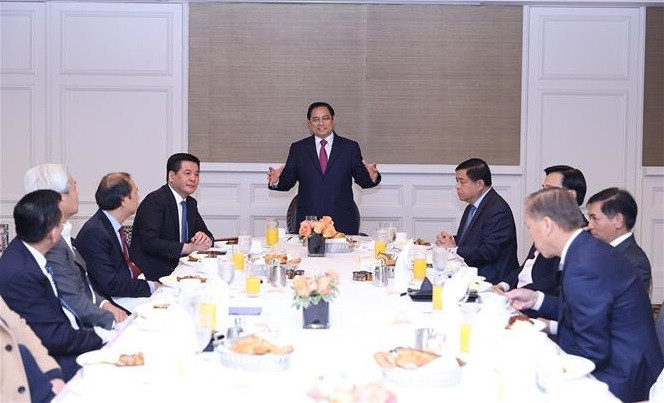 越南政府总理范明政会见越侨和美国的企业和科学家