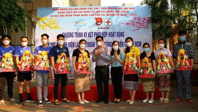 胡志明市努力让劳动者和留学生过上快乐祥和的新春佳节