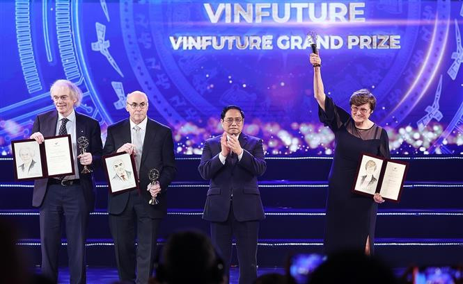 越南政府总理范明政出席VinFuture科技奖颁奖典礼