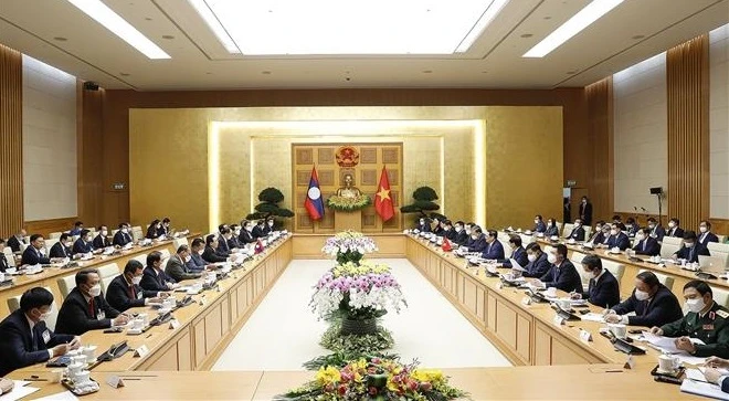 越南政府总理范明政与老挝政府总理潘坎·维帕万举行会谈