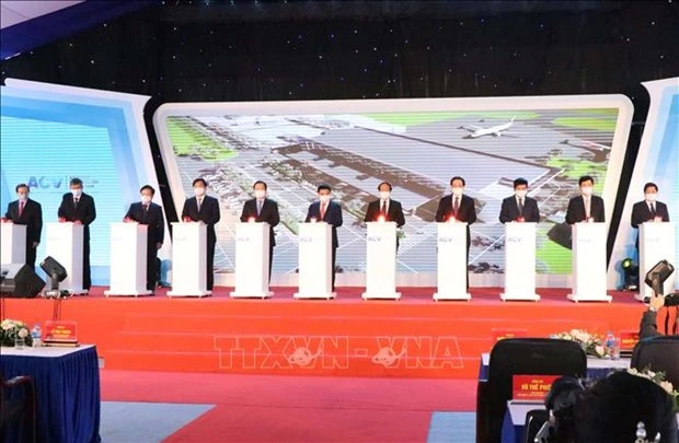 奠边航空港扩建项目正式动工