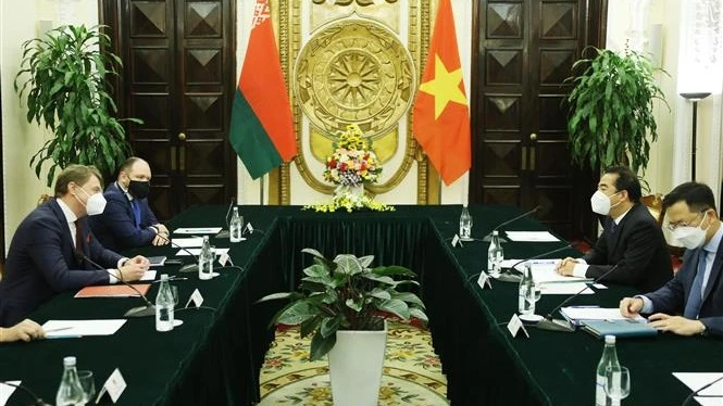 越南与白俄罗斯外交部副部长级政治磋商在河内举行
