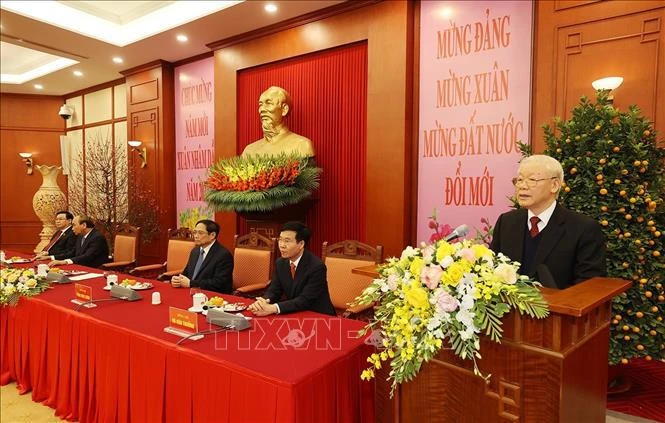 越共中央总书记阮富仲向各位党、国家领导和原领导人、全国同胞和战士拜年