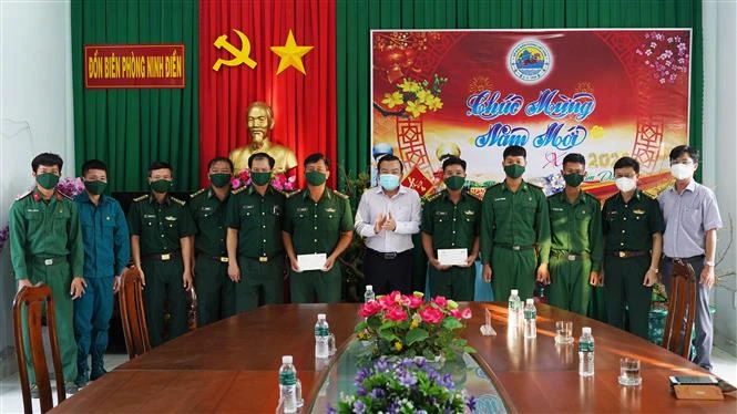 西宁省优抚家庭和边防力量收到国会主席王廷惠的春节慰问品
