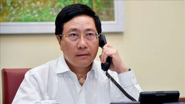越南政府副总理兼外长范平明与英国前首相托尼·布莱尔通电话
