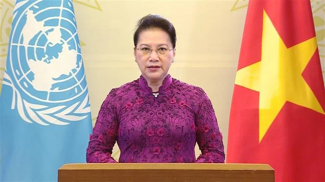 越南国会主席阮氏金银在纪念第四次世界妇女大会25周年高级别会议上通过视频发表讲话