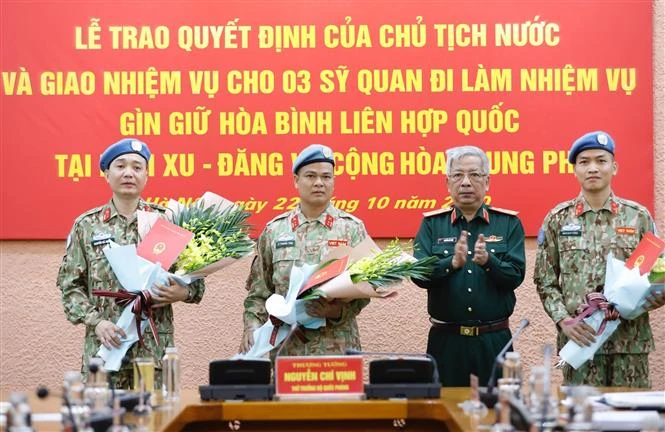越南人民军3名军官即将赴南苏丹和中非共和国执行维和任务