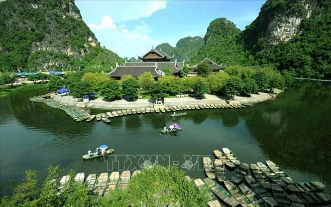 重启旅游活动：安全一处、开放一处