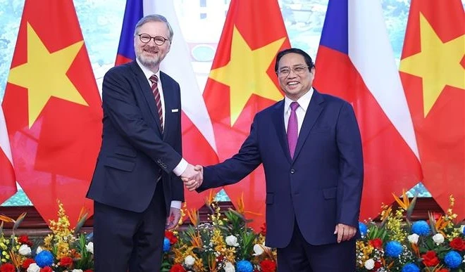 越南政府总理范明政主持仪式 欢迎捷克共和国总理对越南进行正式访问