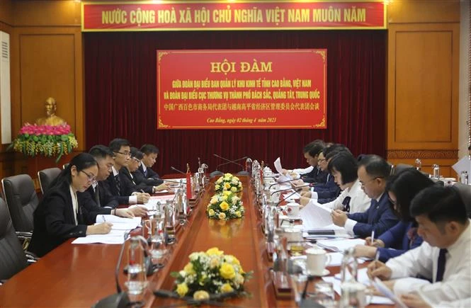 越南高平省和中国广西壮族自治区百色市加强企业交流