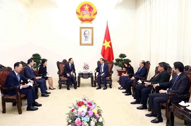 越南政府副总理黎明慨会见韩国国家农业合作社联合会主席