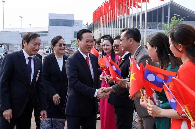 越南国家主席武文赏抵达万象 开始对老挝进行的正式访问