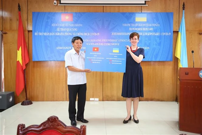 越南向乌克兰人民赠予口罩和现金 用于抗击新冠肺炎疫情