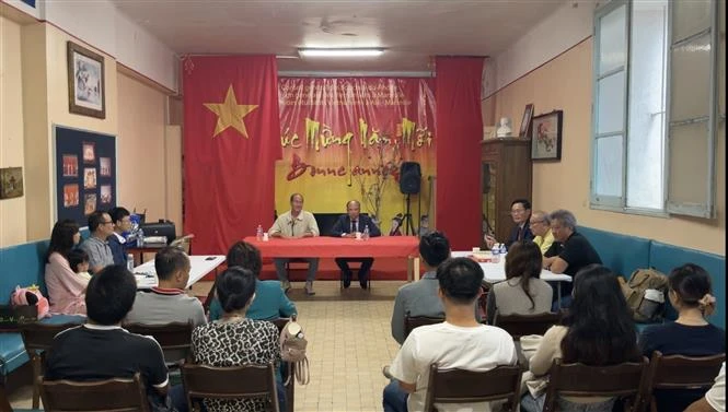 越南驻法国大使在马赛与越南人社群举行见面会