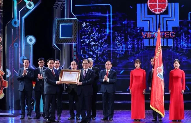 越南国会主席王廷惠：推动科技进步是全党全民的事业