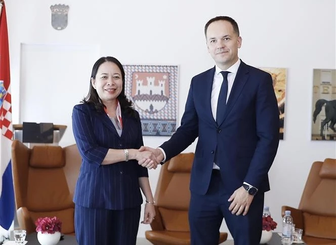 越南国家副主席武氏映春访问克罗地亚