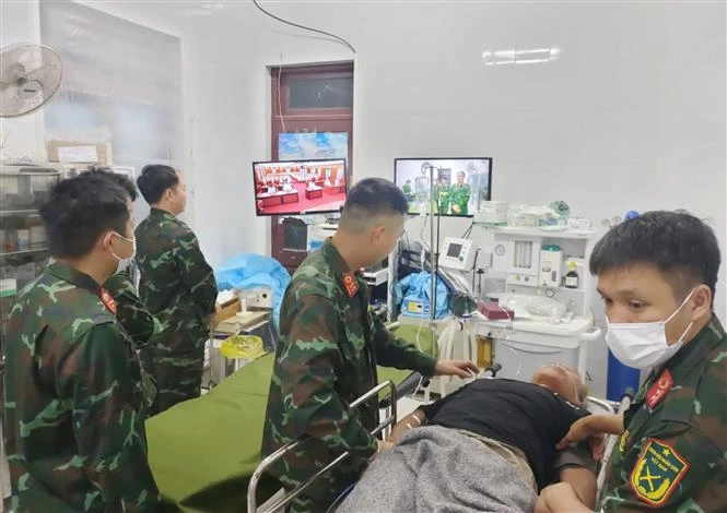 EC 225直升机将半身瘫痪疑似脑中风患者从双子西岛送往陆上治疗