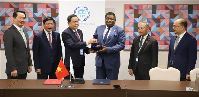 国会常务副主席陈青敏会见各国议会联盟秘书长和各国议会议长