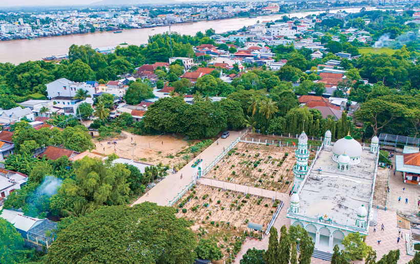 安江省新洲市州封乡占族村是维持伊斯兰占族同胞文化价值、独特建筑并促进他们之间关系的地方