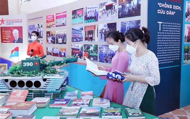 胡志明战役和疫情防控阻击战中的“军民力量”展