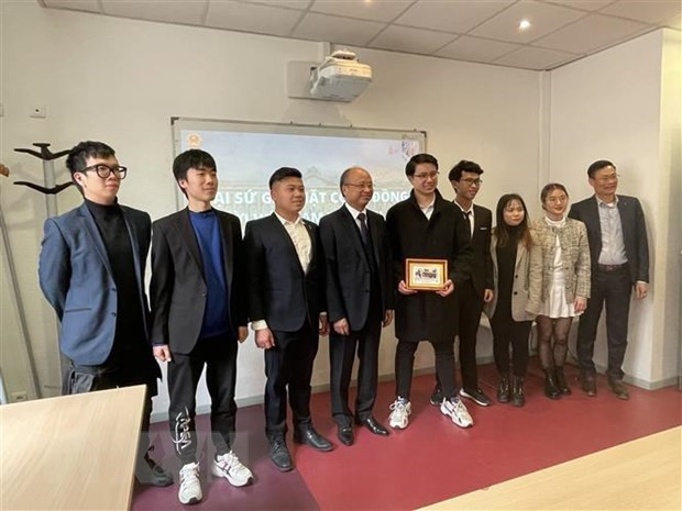 越南驻法大使希望在图卢兹越南大学生和越侨凝聚强大发展合力