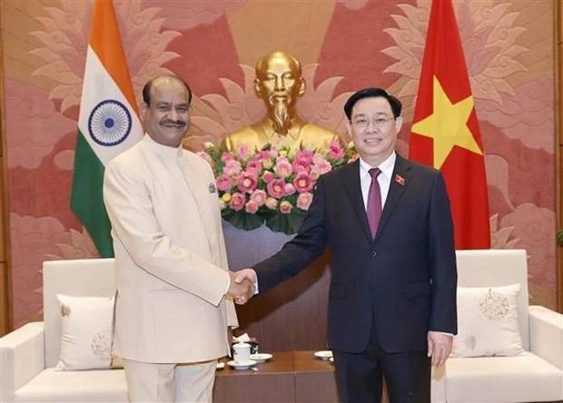 越南国会主席王廷惠与印度下议院议长奥姆·博拉举行会谈