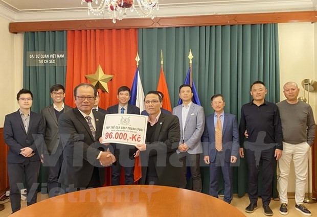 旅捷越南人社群继续协助乌克兰避难人员前往捷克