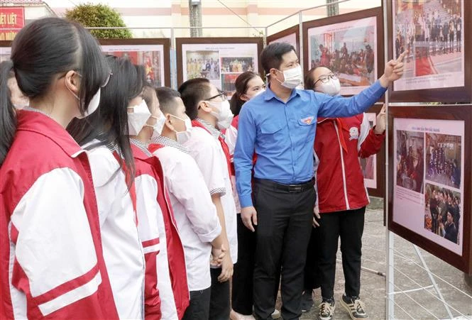 “黄沙和长沙归属越南——历史证据和法律依据”地图资料展在北江省举行