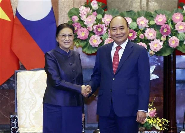 越南国家主席阮春福会见老挝国家副主席巴妮·雅陶都