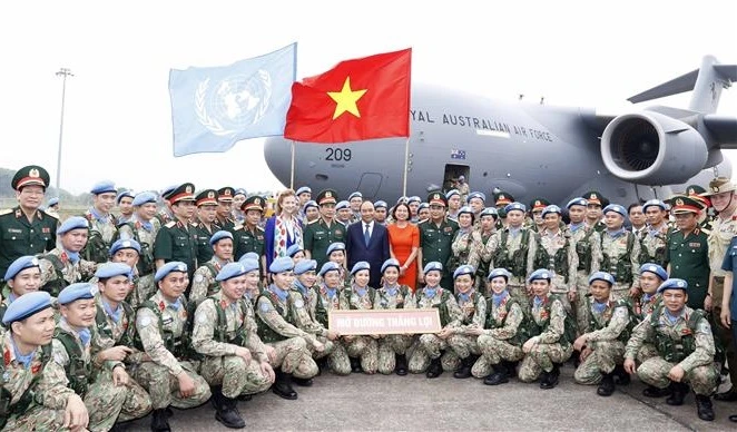 越南国家主席阮春福出席联合国维和部队出征仪式