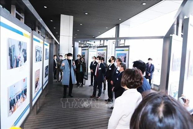庆祝越韩建交30周年图片展正式开展
