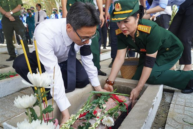 同奈省为特工部队10团烈士举行追悼会和安葬仪式