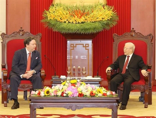 越共中央总书记阮富仲会见美国驻越大使马克·纳珀