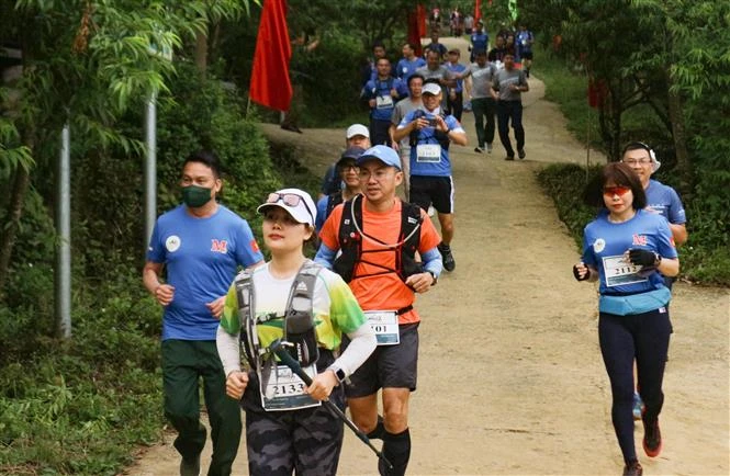“探索PaVi古石路”马拉松比赛首次在莱州省举行