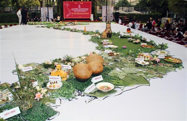 越南全国特色菜肴烹饪并塑造成越南美食地图模型活动获纪录认证
