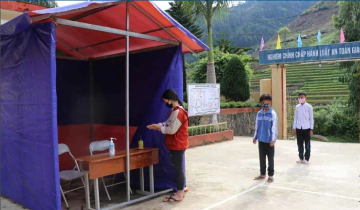 少数民族学子返校上课