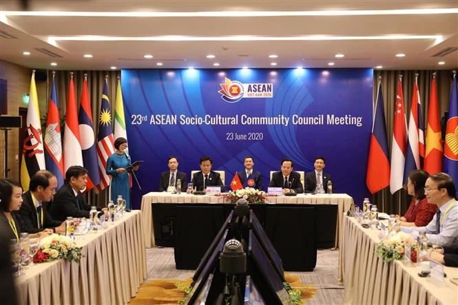 ASEAN 2020：面向一个团结协作 为人民带来利益的东盟共同体