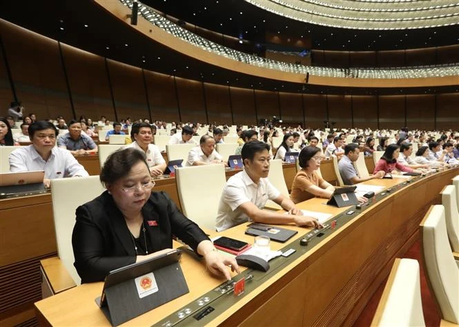 国会表决通过四部法律并对两部法律草案提出意见