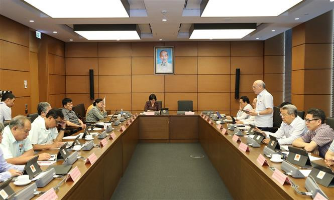 越南第十四届国会第九次会议：保护越南劳动者出国工作的权益