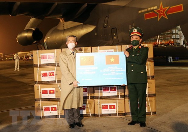 越南接收由中国国防部捐赠的30万剂新冠疫苗