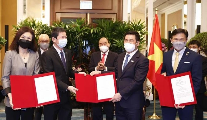 越南国家主席阮春福会见新加坡多家领先集团领导人