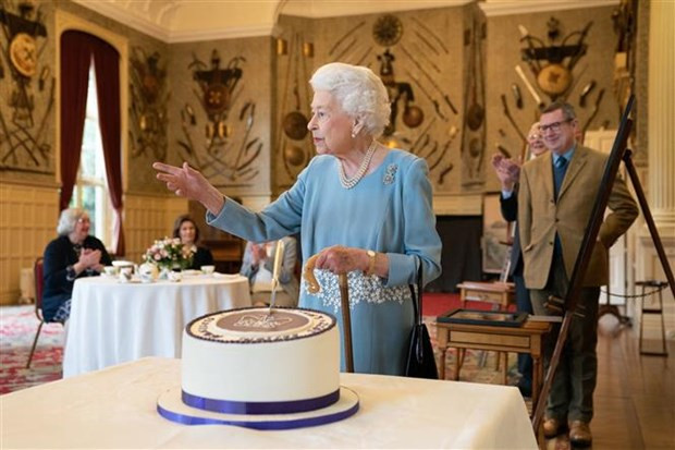 越南领导就英国女王伊丽莎白二世在位70周年向英国领导致贺电