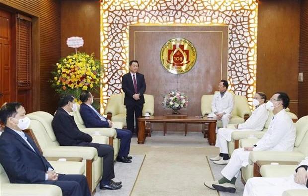 中央宣教部部长阮仲义看望慰问医务人员 致以节日祝贺