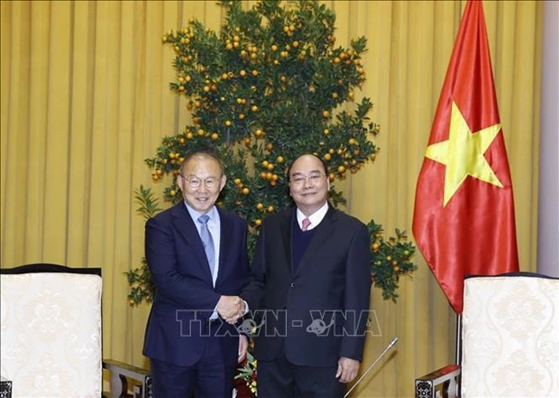 越南国家主席阮春福会见男足主教练朴恒绪