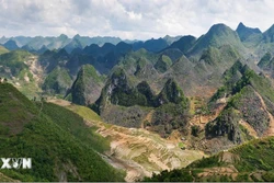 古老的石灰岩层、壮丽的洞穴系统以及地壳构造运动的遗迹，共同形成了世界罕见的“活的地质博物馆”。