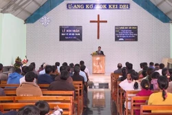 在嘉莱省伊阿冰（Ia Băng）举行迎接误入歧途人员回归教会的仪式。