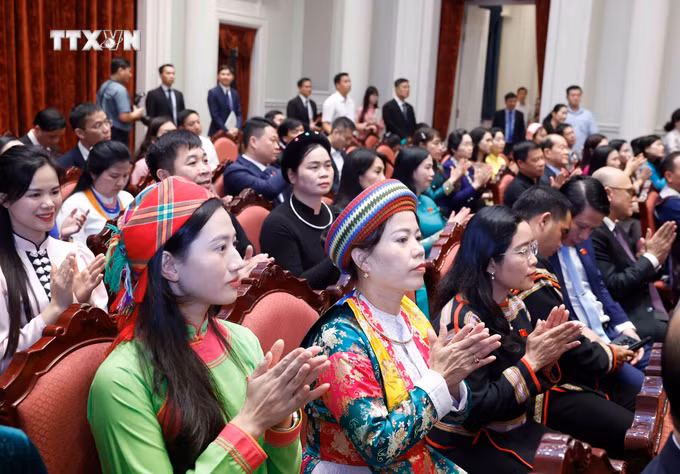 vna-potal-tong-bi-thu-chu-tich-nuoc-gap-mat-dai-bieu-quoc-hoi-khoa-xvi-la-nguoi-dan-toc-thieu-so-8714758.jpg