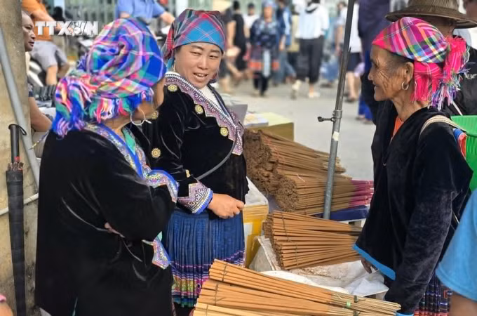 vna-cho-phien1.jpg