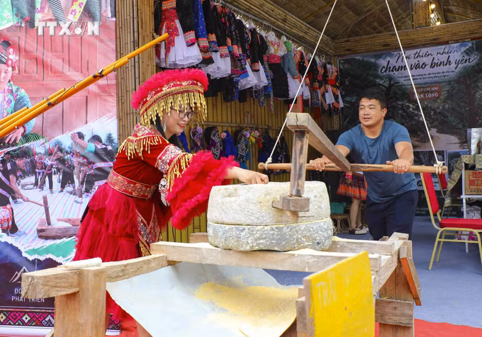 vna_potal-sac-mau-van-hoa-dan-toc-mong-hoi-tu-tai-dien-bien-9075893.jpg