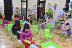 越南52个省市学生重返校园